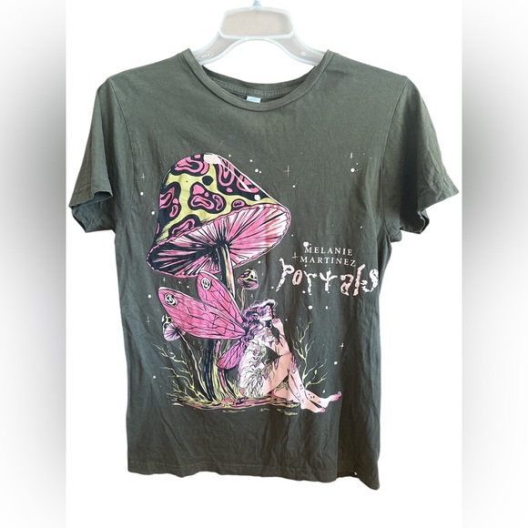 MELANIE MARTINEZ Portals Fairy Mushroom Tee size small - Picture 2 of 7